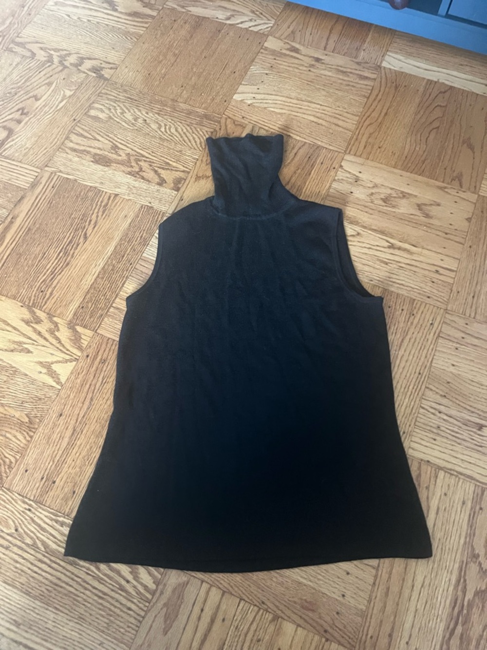 Liz Claiborne size medium knit turtleneck sleeveless